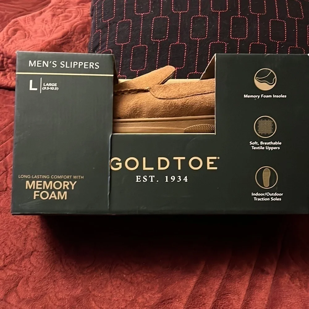 Gold toe Men’s slippers color brown size large (9.5-10.5) memory foam conform